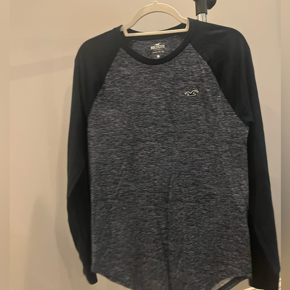 Men’s hollister long sleeve tee